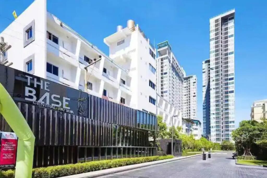 Base Central Pattaya Long Balcony King-Bed With Infinity Pool & Free Netflix! Exteriör bild