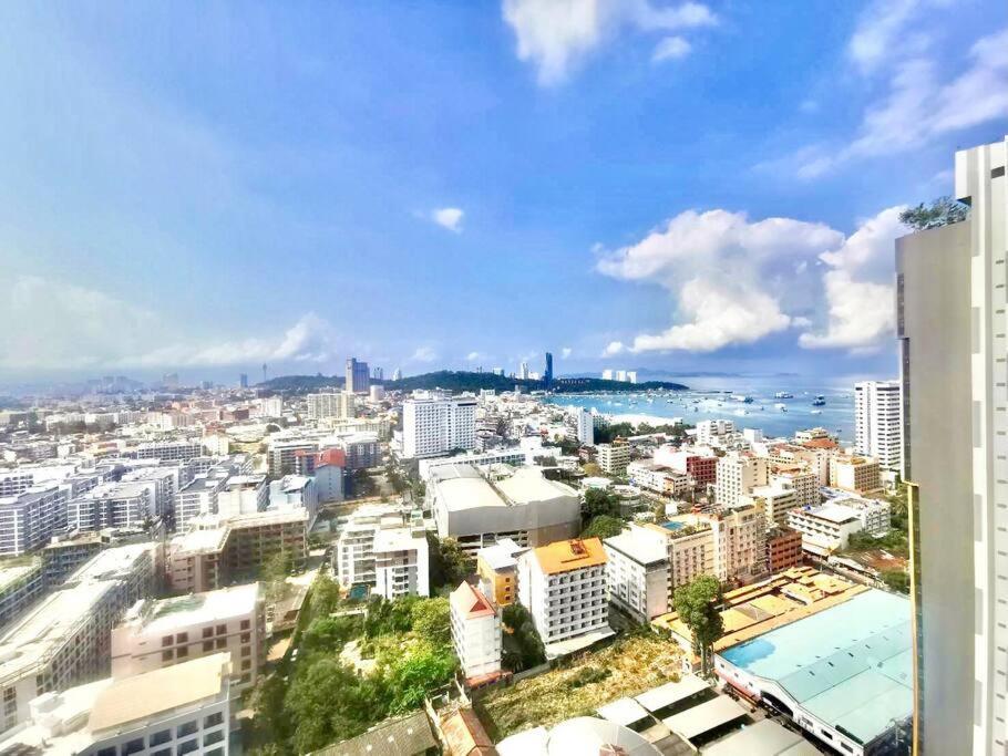 Base Central Pattaya Long Balcony King-Bed With Infinity Pool & Free Netflix! Exteriör bild