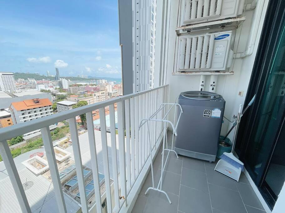 Base Central Pattaya Long Balcony King-Bed With Infinity Pool & Free Netflix! Exteriör bild