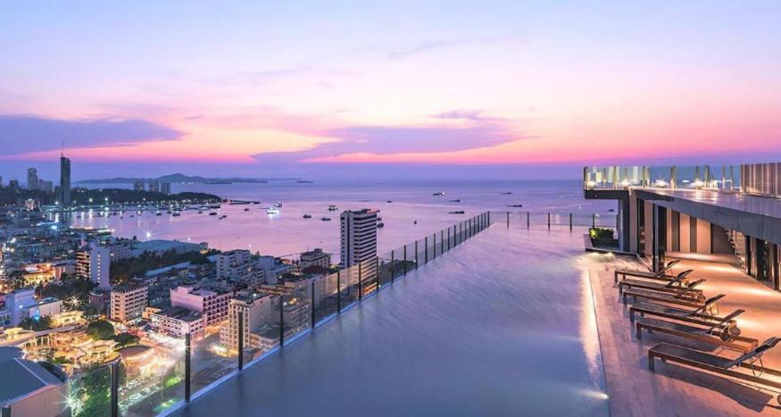 Base Central Pattaya Long Balcony King-Bed With Infinity Pool & Free Netflix! Exteriör bild