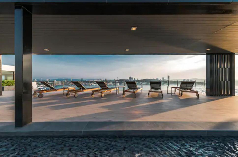 Base Central Pattaya Long Balcony King-Bed With Infinity Pool & Free Netflix! Exteriör bild
