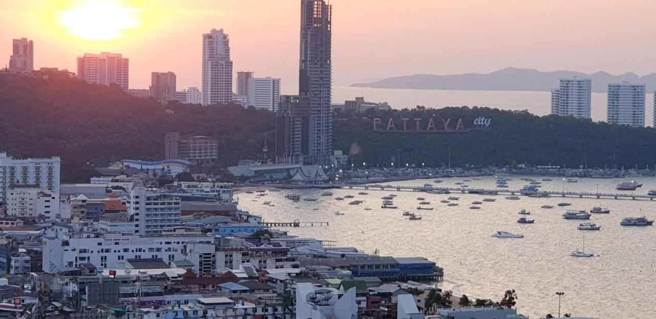 Base Central Pattaya Long Balcony King-Bed With Infinity Pool & Free Netflix! Exteriör bild