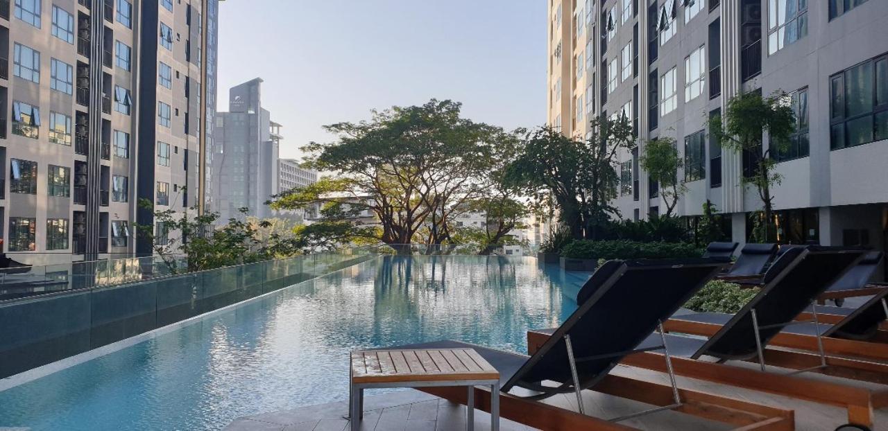 Base Central Pattaya Long Balcony King-Bed With Infinity Pool & Free Netflix! Exteriör bild