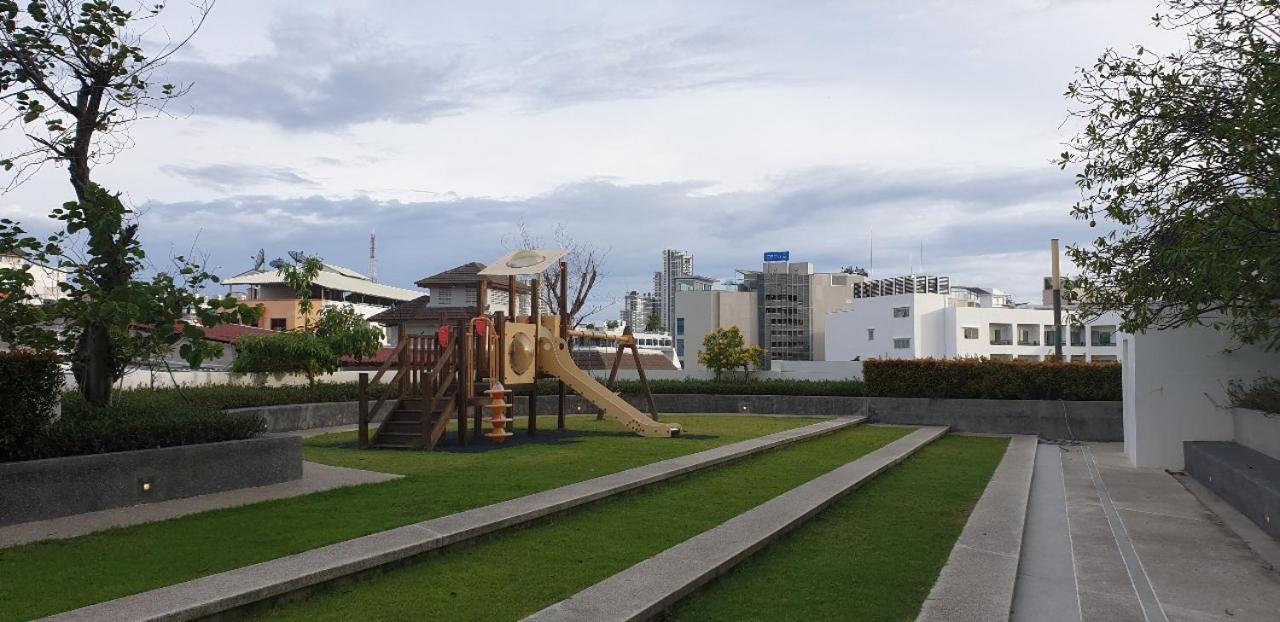 Base Central Pattaya Long Balcony King-Bed With Infinity Pool & Free Netflix! Exteriör bild