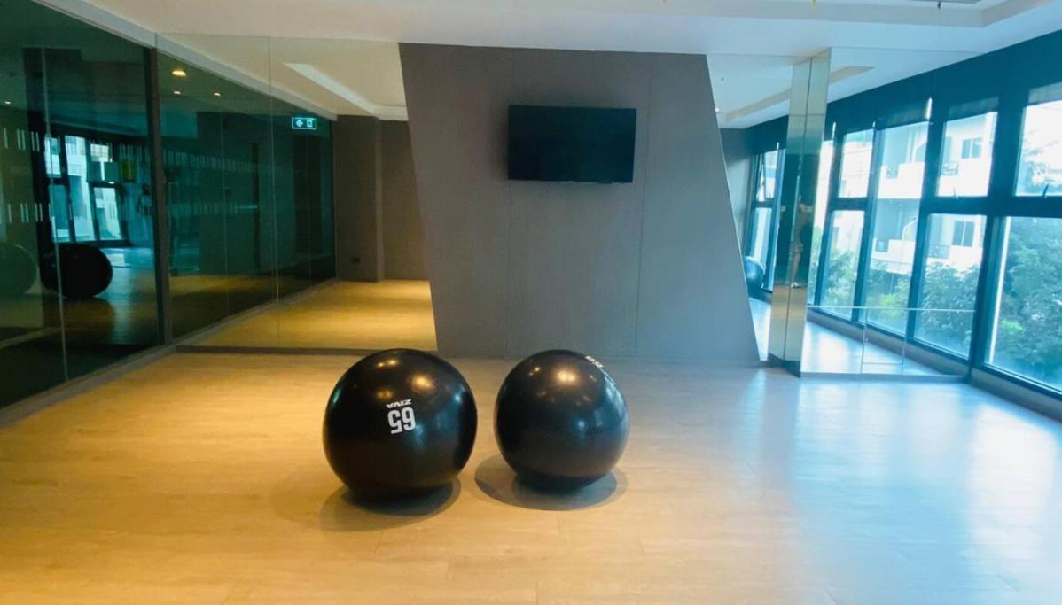 Base Central Pattaya Long Balcony King-Bed With Infinity Pool & Free Netflix! Exteriör bild