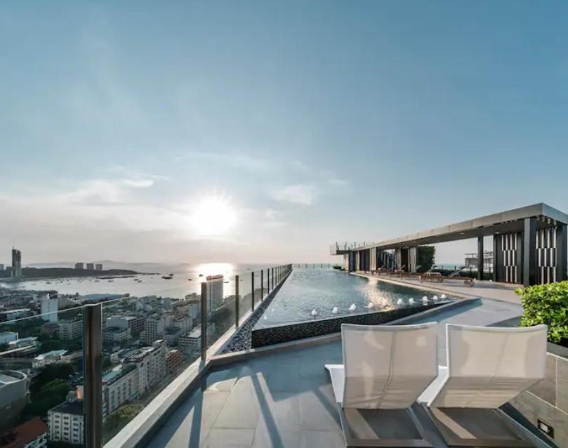 Base Central Pattaya Long Balcony King-Bed With Infinity Pool & Free Netflix! Exteriör bild
