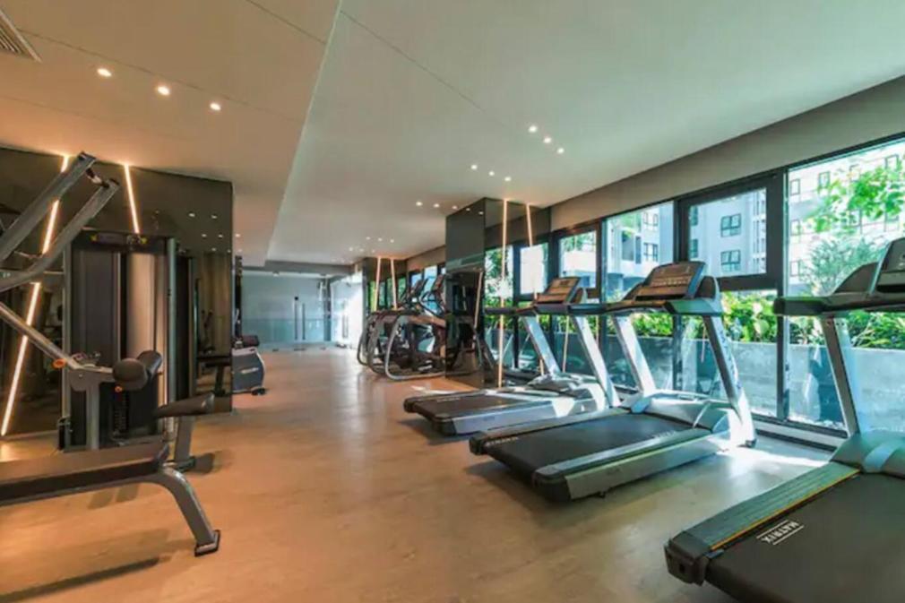 Base Central Pattaya Long Balcony King-Bed With Infinity Pool & Free Netflix! Exteriör bild